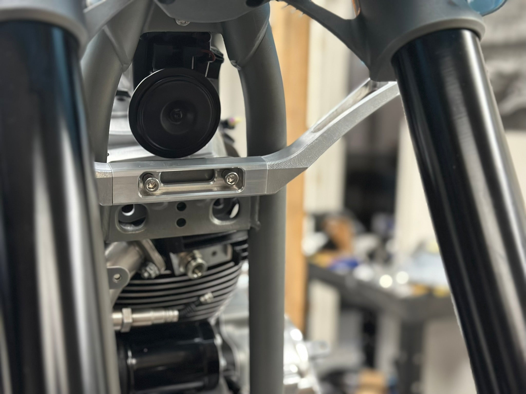 LOWRIDER S/ST FAIRING SUPPORT BRACKET