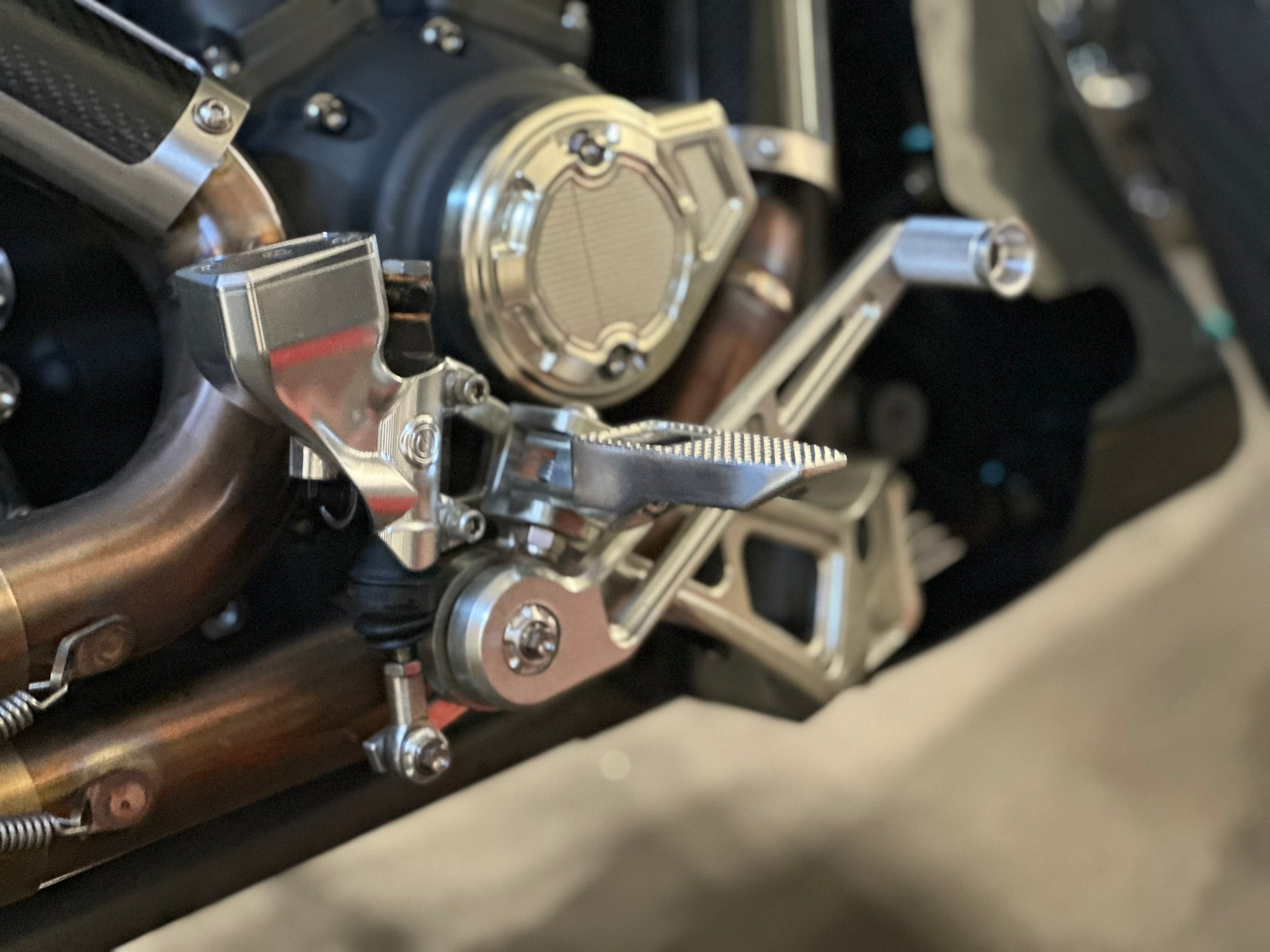 FRAME MOUNTED MID CONTROLS FOR 2019 AND UP BAGGERS